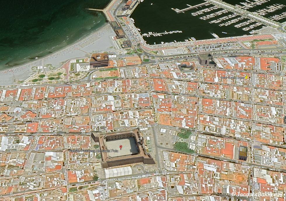 Castillo Fortaleza de Santa Pola - aan de kust, afbeelding van google earth.